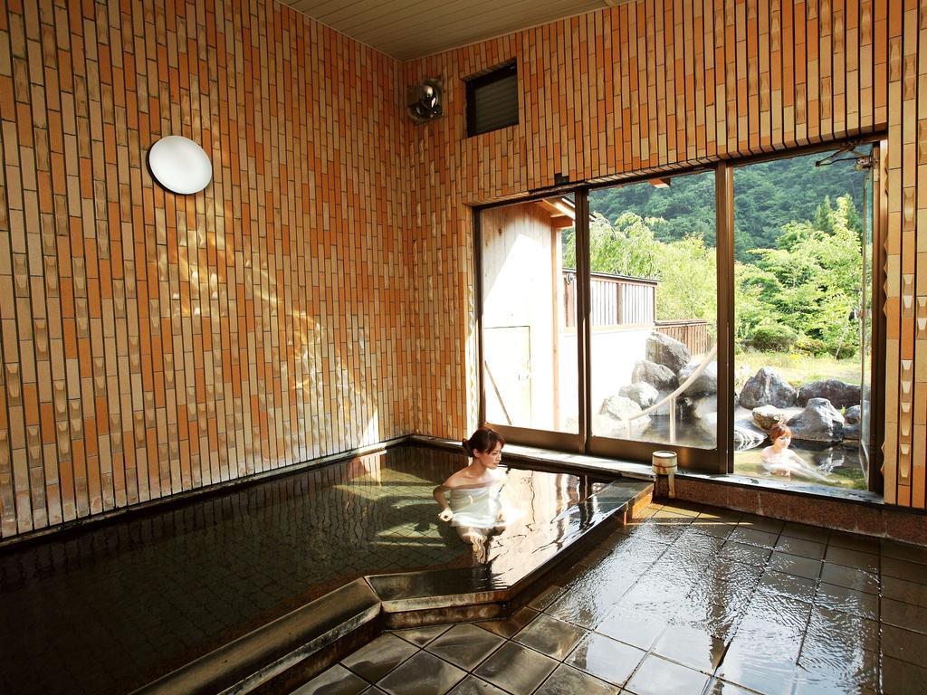 Konji Ryokan Hotel Takayama  Bagian luar foto