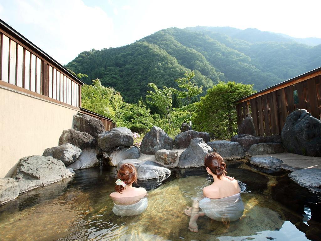 Konji Ryokan Hotel Takayama  Bagian luar foto