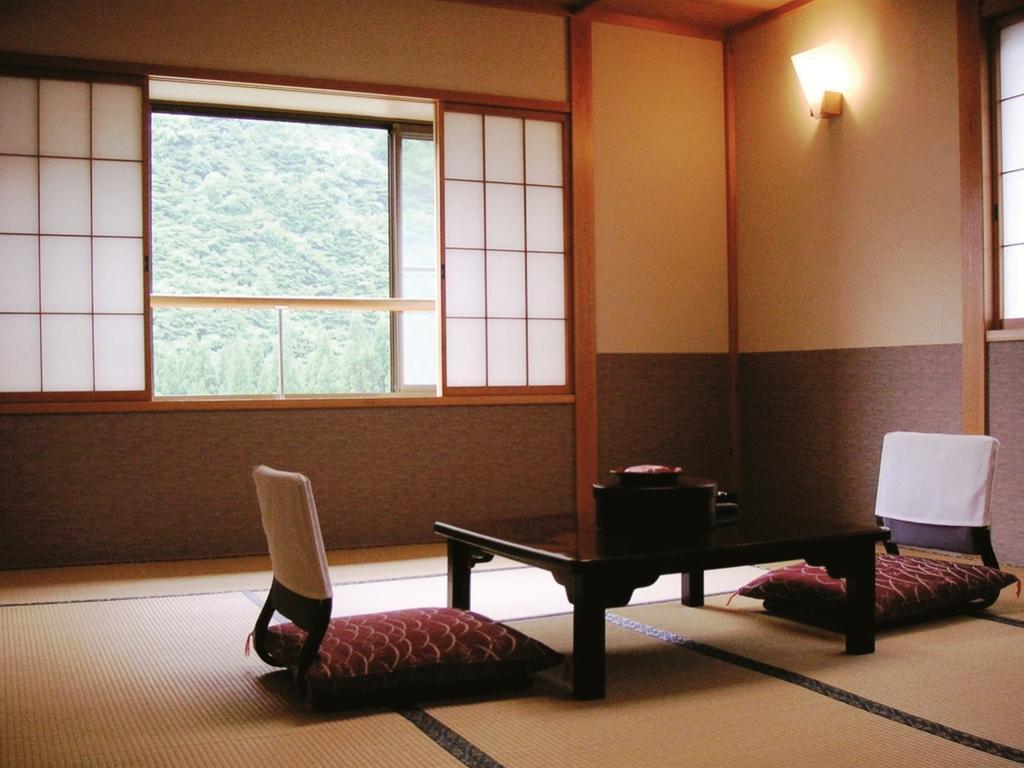 Konji Ryokan Hotel Takayama  Bagian luar foto