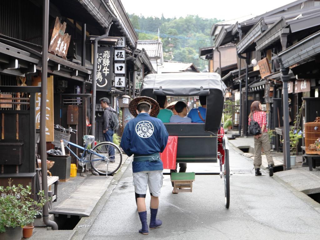 Konji Ryokan Hotel Takayama  Bagian luar foto